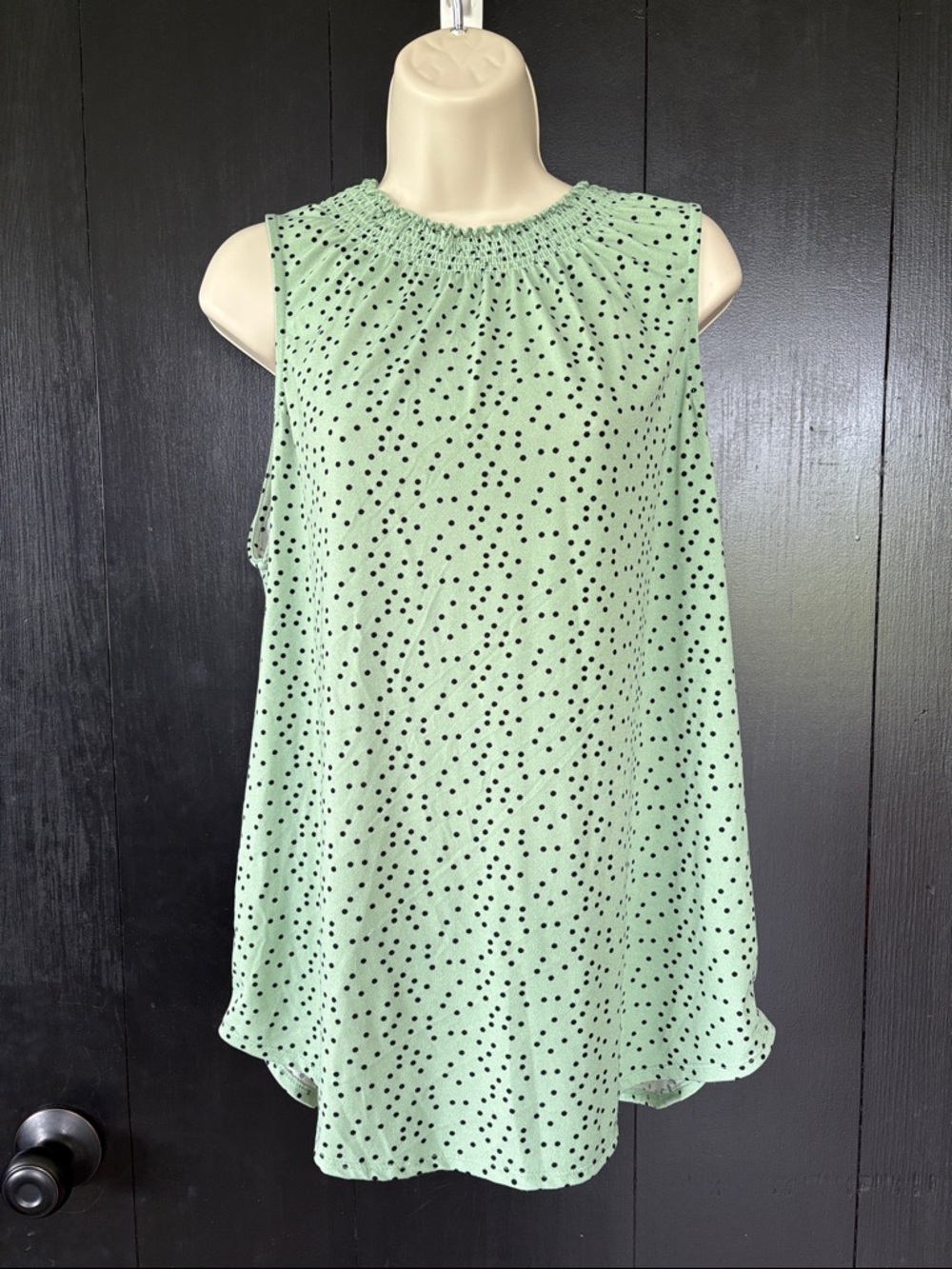 💚 CURE Sleeveless Blouse. Green with Black Polka Dots. Size Large
